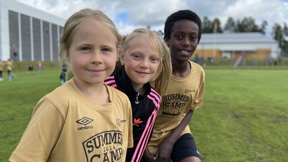 Märta Widell, 9, Evelina Carlsson, 9, och Matteus Tsegaye, 11, är tre av 240 barn som deltog under årets Summer camp i Katrineholm. 