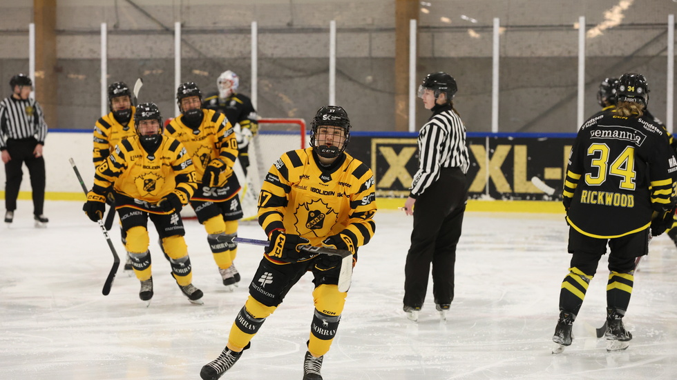 Laura Lerchova gjorde 5–2 när AIK vann streckmatchen mot HV 71.