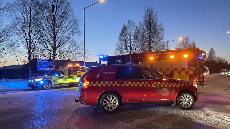 Räddningstjänst, polis och ambulans ryckte ut till platsen.