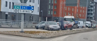 Personbilar i olycka på Industrigatan