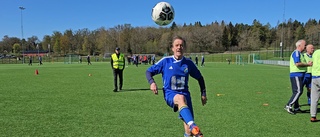 Här gör spelarna upp – i gåfotboll