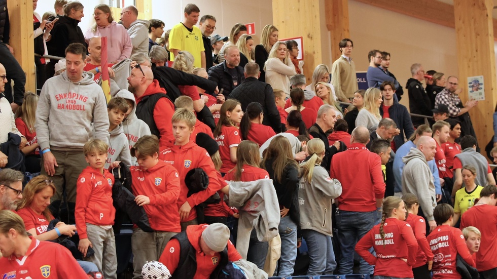 Handbollsherrarna i EHF leder division 1. De har även ett starkt stöd av publiken på läktaren. 