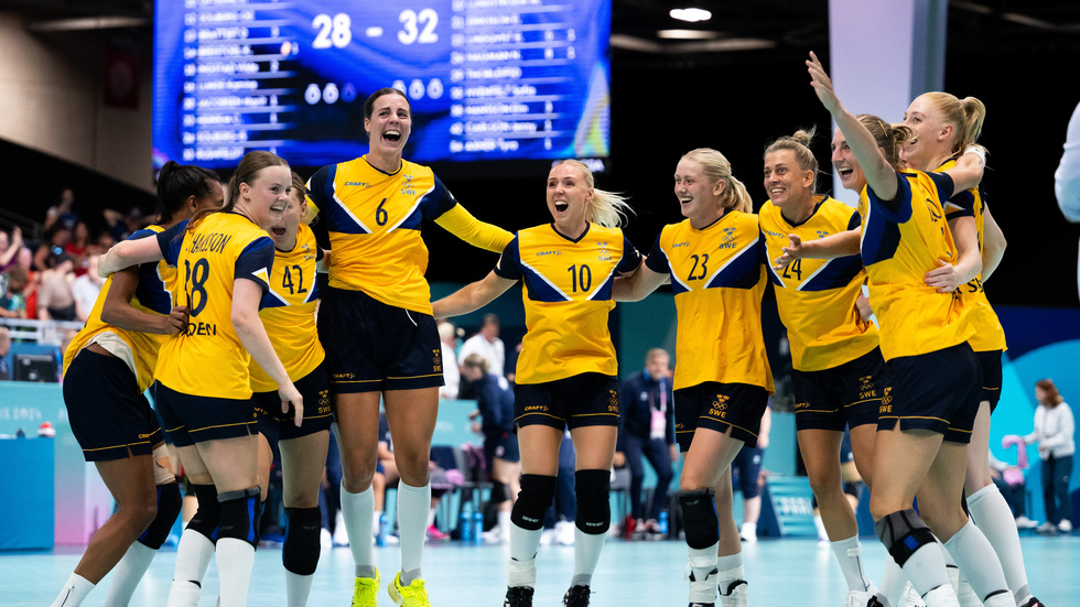 Svensk handbollsglädje efter segern mot Norge. I dag väntar Tyskland.