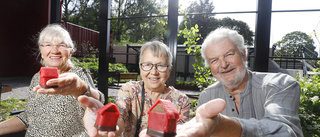 Bubbel, bakelser och tal när nytt boende invigdes