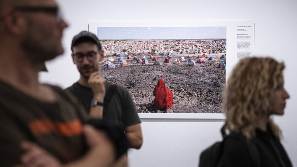 Jonathan Fointaine's "The nomad's final journey" visas på World Press Photo i Ungern – en utställning som kulturdepartementet vill förbjuda unga under 18 år att se.