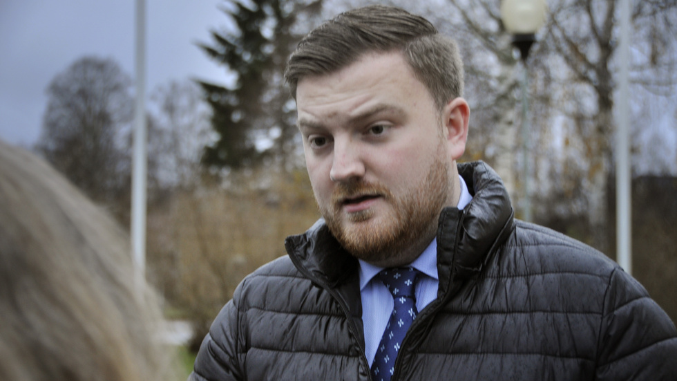 Fabian Sjöberg (M), kommunstyrelsens ordförande i Östhammar, bröt mot lagen när hans flickvän utsågs till ordförande för slutförvarsgruppen. Insändarskribenten är nu trött på kommunens misslyckande.