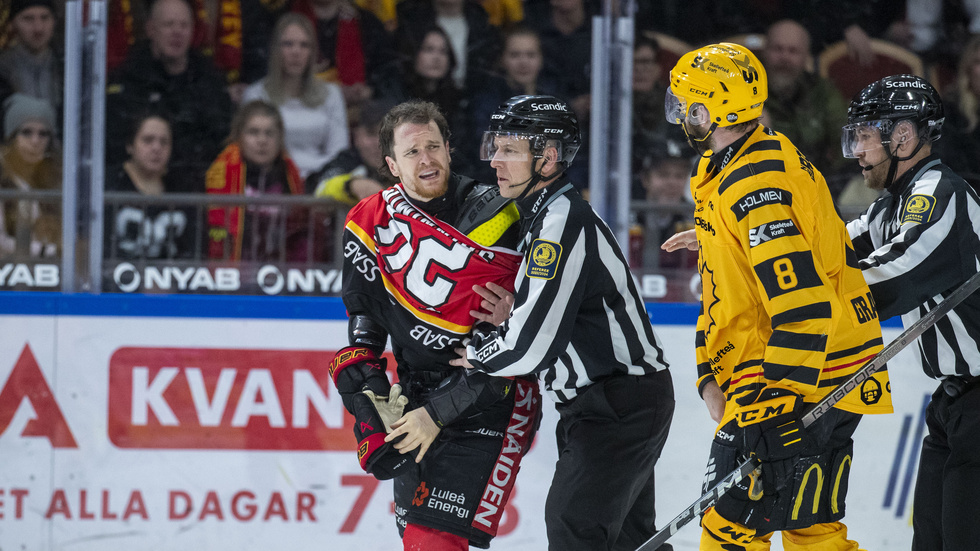 "De har inget lätt jobb, och jag har förståelse för att de också begår misstag ibland, men det är domarnas skyldighet att skydda oss spelare, oavsett vad de tycker om oss", säger Brendan Shinnimin.
