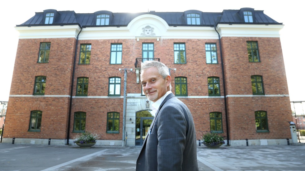 "Mot bakgrund av den situationen vi är i nu så har vi sagt att de rutiner vi har behöver ses över", säger Stefan Hollmark, regiondirektör.
