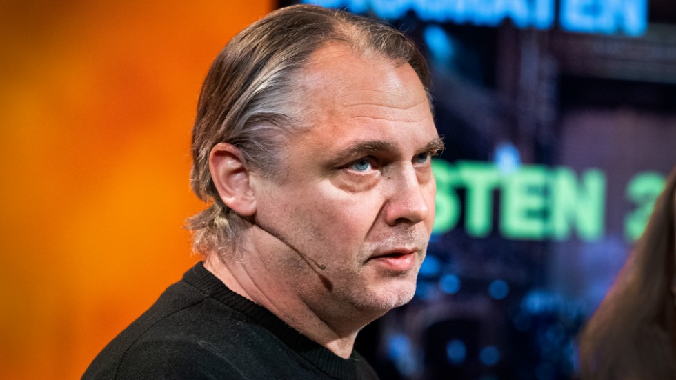 "Vi lever i en tid där konsten, kulturen och teatern är hotad och attackerad från väldigt många håll i dagens Europa, både politiskt och ekonomiskt. Och vårt enda svar på det, tror jag, är att fortsätta göra just konst och kultur" säger Dramatenchefen Mattias Andersson.
