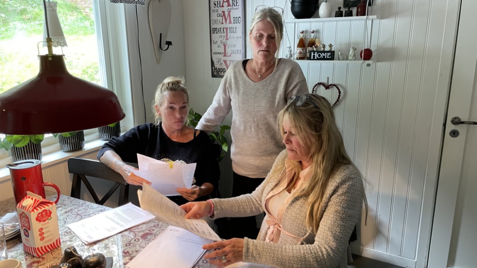 "Hon kunde fått ett bättre slut tycker jag, jag tycker hon var värd det. Det är alla värda, alla gamla är värda ett fint slut för de har slitit och släpat", säger Mia Pettersson (längst till höger) tillsammans med Sussie Schäf och Kicki Pettersson. 