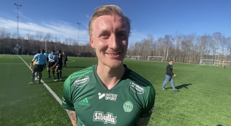 30-årige Johan Lindgren, som varit lagkapten och en publikfavorit för sin inställning, lämnar ESK efter tre säsonger. Han hyllas för att ha fungerat som en mentor för de yngre och återförenas nu i Avesta AIK med brodern Rasmus som han spelat två av säsongerna med i Enköping.
