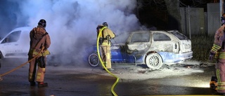 Bil totalförstörd i brand