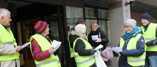 Äldre i protest mot höga hyror