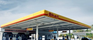 Två kassaskåp skars upp på Shell