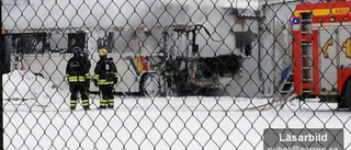 Buss brann på lager i Mantorp