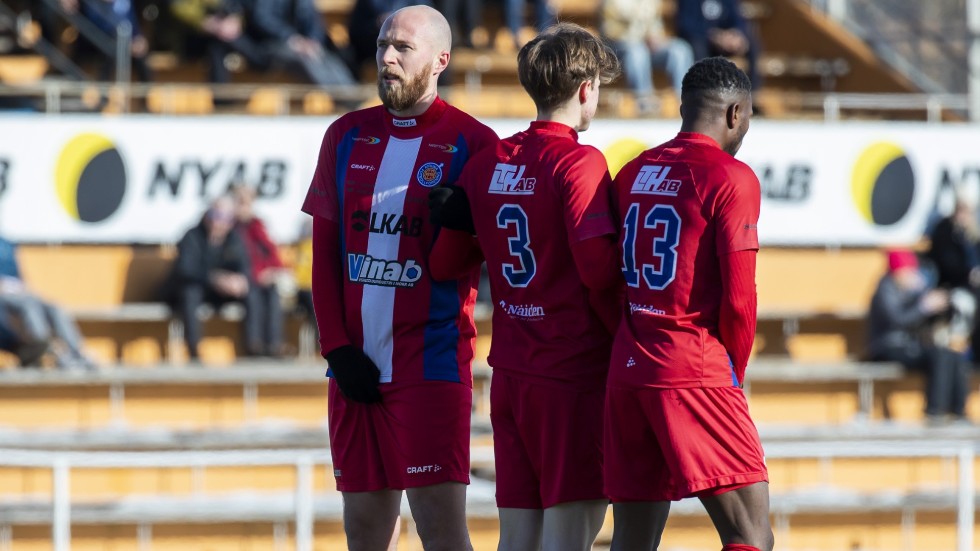 Emil Björnström hade en gyllene chans att ta in Kiruna FF i matchen i den första halvleken.