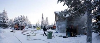 Två föll handlöst vid brandolycka