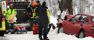 Bilen krockade mot ett träd