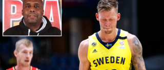 Svenska landslaget hedrade basketikonen ”Ike” Person – spelade i sorgeband