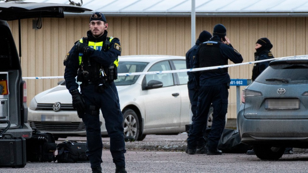Polisens tekniker var på plats under fredagsmorgonen.