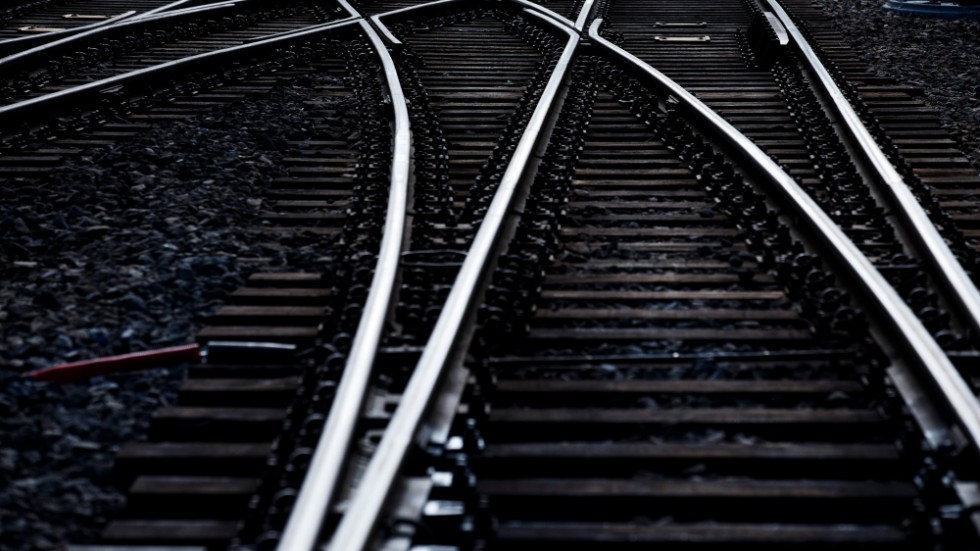 Ett lok har spårat ut vid infarten till Iggesunds station. Arkivbild.