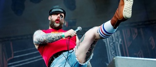 Turbonegro höjer ribban