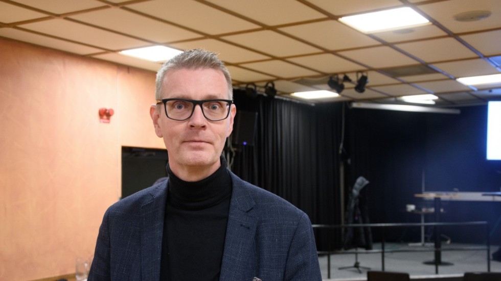 "Girjas sameby upplåter i dagsläget enbart småviltsjakt till norrbottningar, men är det lagligt och kan det göras på fler områden?", säger Mattias Karlsson (M).
