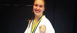 Två SM-medaljer för Sandra Ahlard i karatestilen shotokan