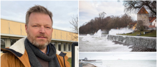 Delar av strandpromenaden spärras av • ”Går man ut på den kan allt rasa samman” • Kan byggas vågbrytare