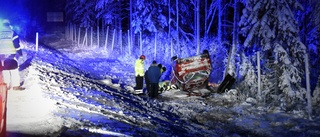 Bil med flera passagerare har voltat - man misstänkt för grov rattfylla