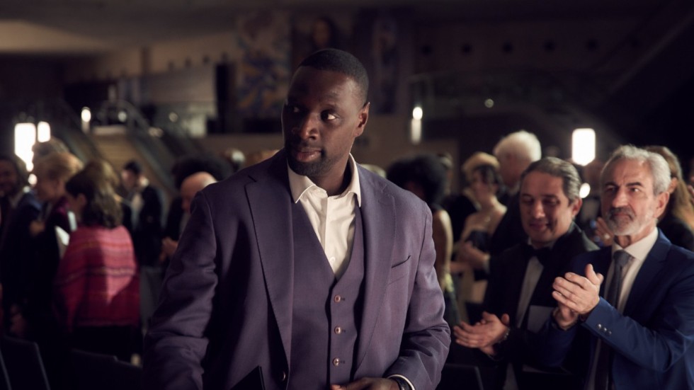 Omar Sy gör sig mycket bra i "Lupin", en thrillerkomedi som inspirerats av historierna om mästertjuven Arsène Lupin. Pressbild.