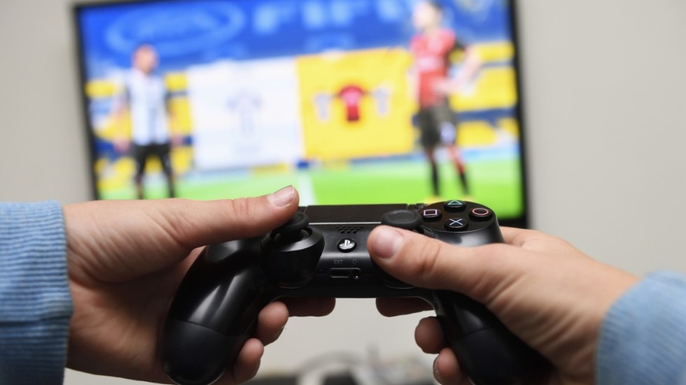 Den tonårige sonen frågade sin pappa om han fick spela tv-spel och en konflikt blossade upp.