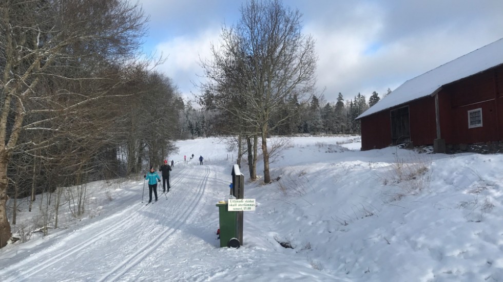 Vacker vinter i Krassbäck i Godegård. Här ska det tränas innan årstiden är över. Men Vasaåket hoppar krönikören över detta år. Det blir klassikerstart lite senare, med Vätternrundan som första uppgift.