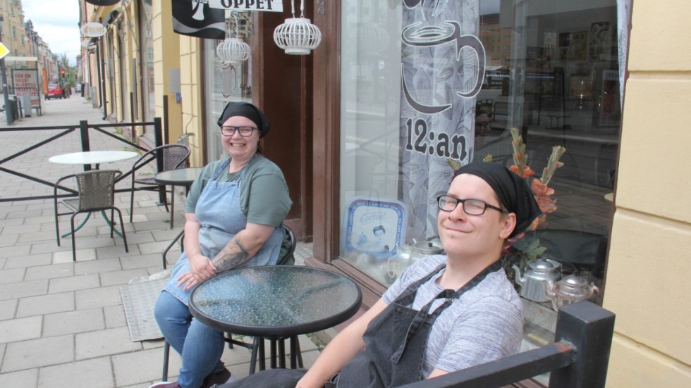 "Det är en svår business, folk gillar att se fiket men det är inte tillräckligt många som dyker upp", säger Andreas Eek som tillsammans med Felicia Jonsson drivit Café 12:an. Nu är det till salu.