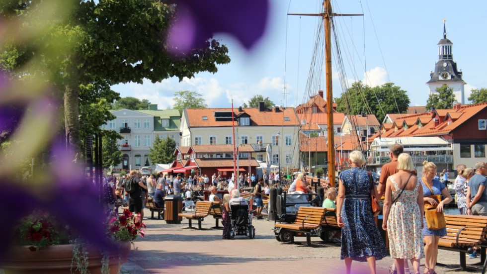 Telia CrowdInsights analyserar anonymiserad och aggregerad mobildata som justeras för att motsvara hela befolkningen och kan visa hur våra resmönster ser ut. Statistiken visar att resandet till och från Västervik knappt förändrats den här sommaren, jämfört med sommaren 2020. 