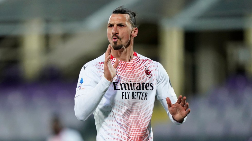 Zlatan Ibrahimovic spelar från start för Milan.