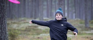 Här växer en ny discgolfbana upp bland träden: "Svår bana"