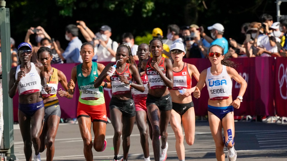 Det blev kenyansk dubbelseger i damernas maratonlopp.