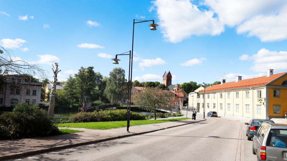 Vad glad jag är för underhållet av våra gångvägar i Torshälla, såväl sommar som vinter! Det gnälls alldeles för mycket på att kommunen inte sköter underhållet av vägar! Skriver signaturen "Glad och nöjd Torshällabo!"