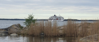 Tysk äventyrskryssare på besök i skärgården – passagerare åkte genom Trosa på gummibåtar