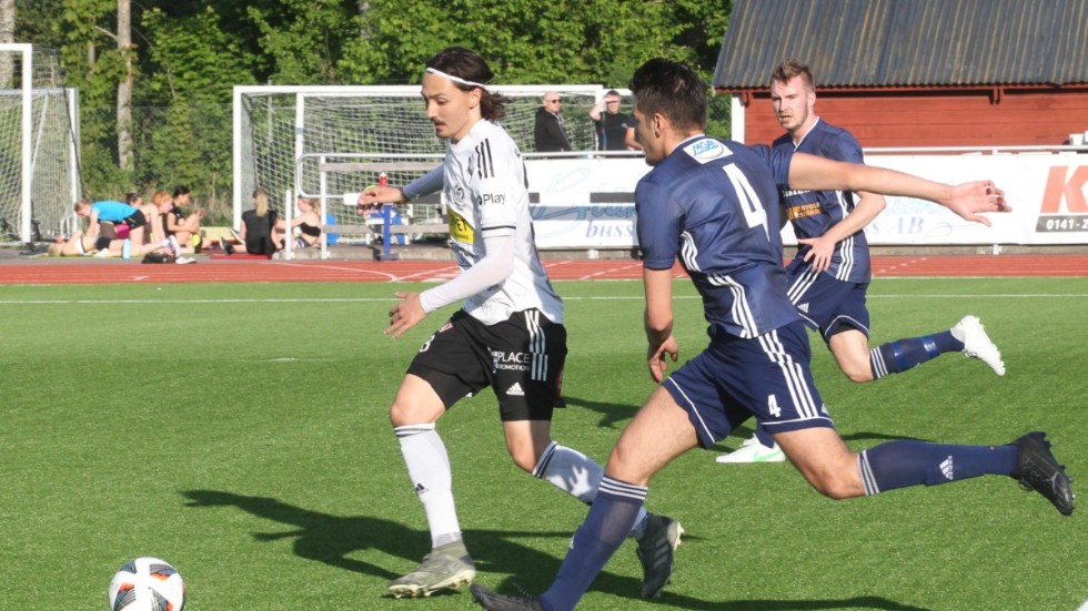 Adam Bark var het centralt längst fram på topp och gjorde båda målen när Motala AIF vann genrepet mot IFK Kumla med 2-0.