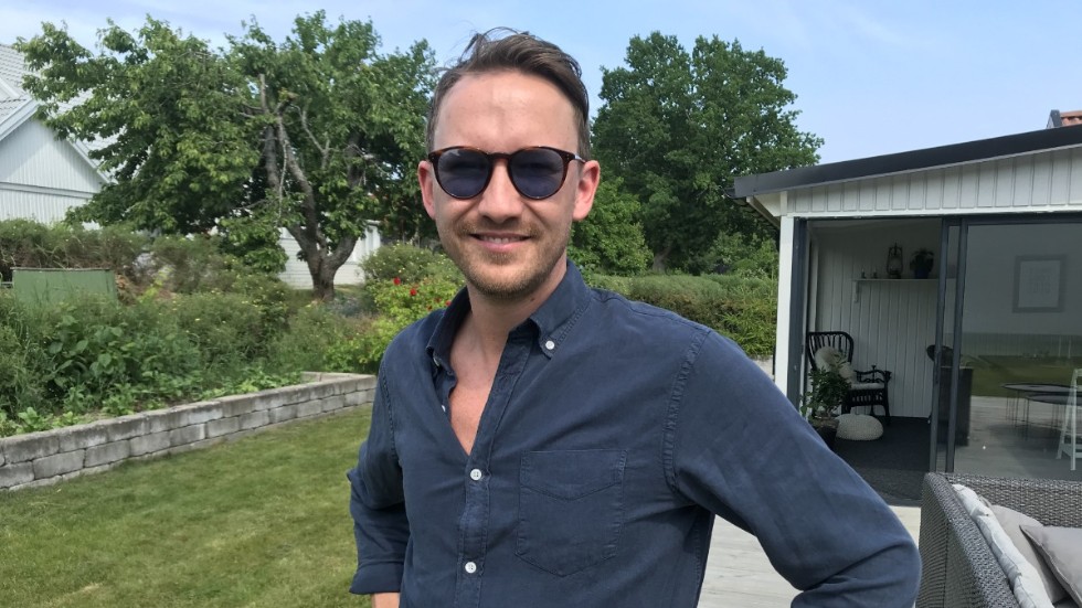 Sebastian Hagård bor nära Varamon, här i Marieberg. Men han åker sällan till stranden. Padel och fotboll är sommarsporterna han håller högst. Möt innebandyledaren Hagård i veckans Sportsnack som är det sista innan ett litet sommaruppehåll.