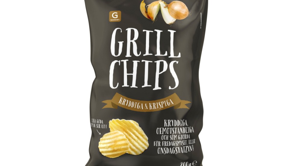 Axfood återkallar Garant grillchips 200 gram, sedan det visat sig att påsen innehåller en annan chipssort. Pressbild.
