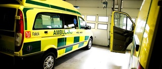 Ambulansen dirigerades fel – patient blev liggande utomhus