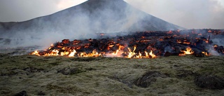 Lava sprutar ur sprickor utanför Reykjavik