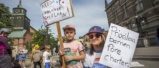 De protesterade mot skolnedläggningarna: "Det känns som en kupp"