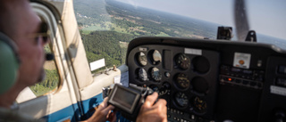 Följ med när piloterna letar bränder i Uppland