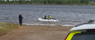 Fiskare försvunnen – befaras ha drunknat • Dykare söker i sjön