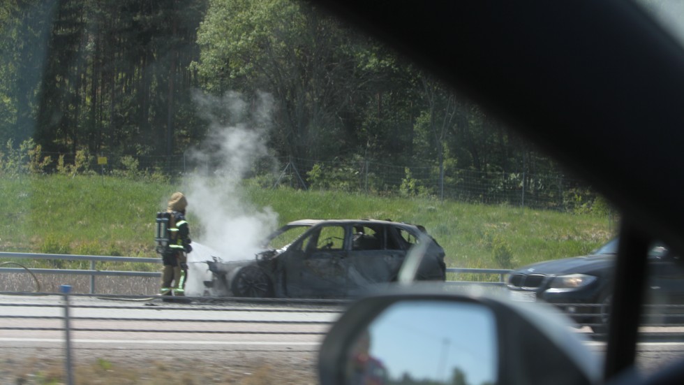 Bilen stod fortfarande och rykte vid 12-tiden.