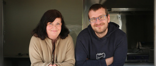 Caroline och Mathias laddar för premiären av sin foodtruck